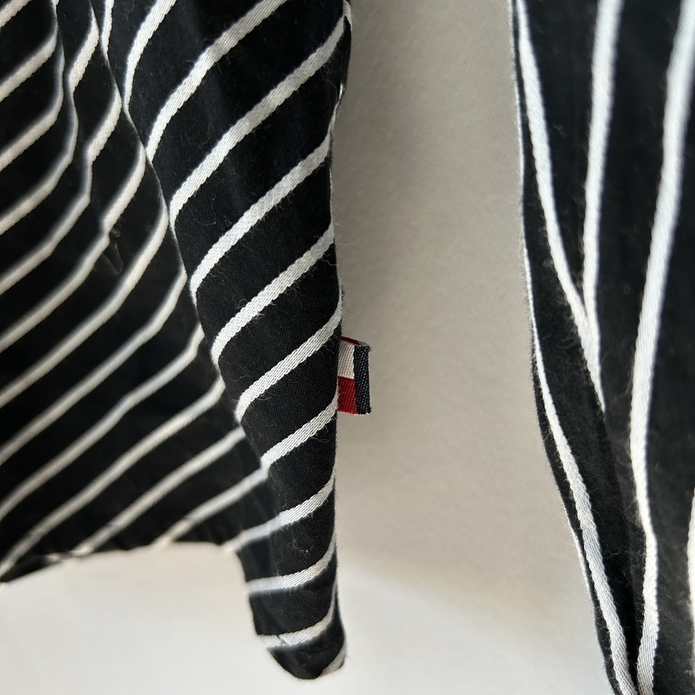 Tommy Hilfiger Women's Button Down Black & White Striped Ruffle Blouse Size 8 - Picture 8 of 11